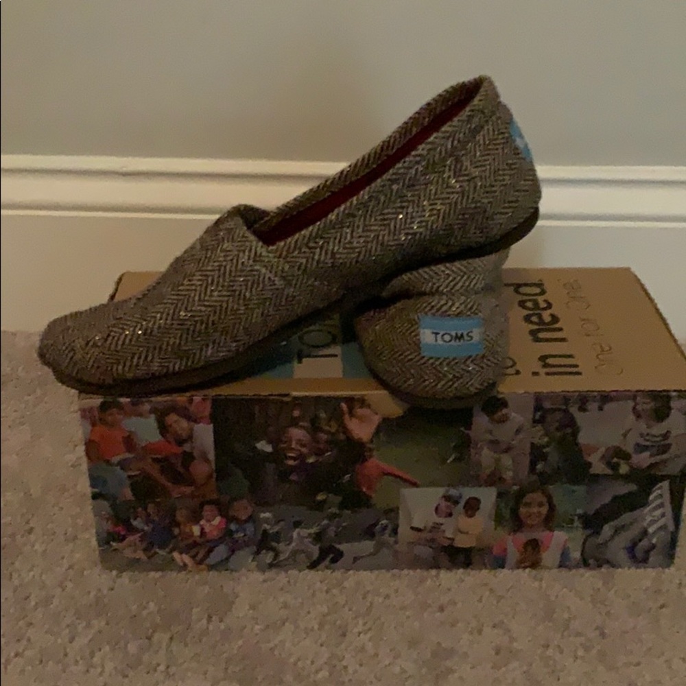 Women’s Toms shoes